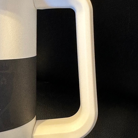 Stanley 40 Oz Travel Quencher BNWT - Picture 8 of 9